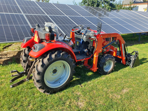 Traktor Massey Fergusson 6028 Maxpro z ładowaczem Traktor Massey Fergusson 6028 Maxpro z ładowaczem
