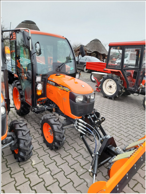 Nowy traktor japoński z kabiną i pługiem Kubota A211N 4x4 diesel 21KM Nowy traktor japoński z kabiną i pługiem Kubota A211N 4x4 diesel 21KM