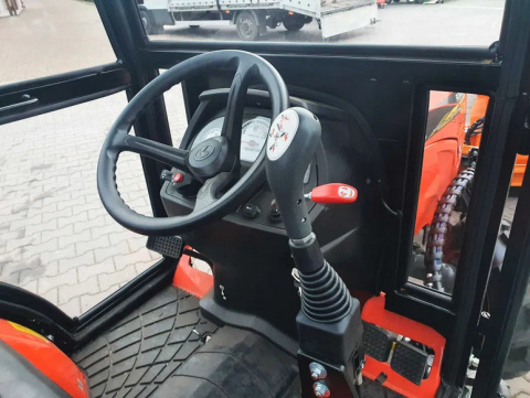 Traktor komunalny całoroczny Kubota B2441 24KM kabina+pług+solarka