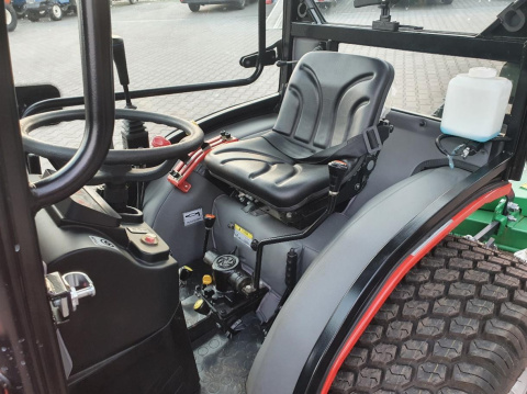 Traktor VST 4-cylindry 25KM diesel 4x4 wspomaganie WERSJA ZIMOWA Traktor VST 4-cylindry 25KM diesel 4x4 wspomaganie WERSJA ZIMOWA