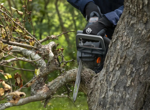 Husqvarna pilarka akumulatorowa Aspire™ C15X-P4A ZESTAW Husqvarna pilarka akumulatorowa Aspire™ C15X-P4A ZESTAW