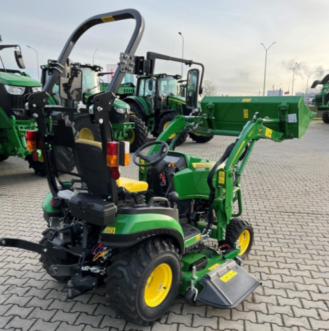 Ciągnik John Deere 1026R z ładowaczem i kosiarką miedzyosiową
