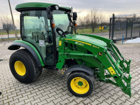 Ciągnik John Deere 3046R z kabiną, tuzem i ładowaczem - 45 KM