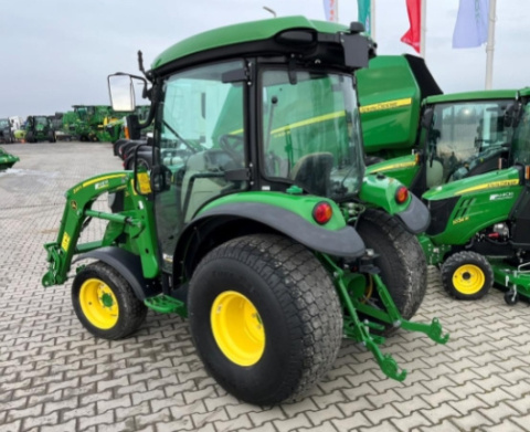 Ciągnik John Deere 3046R z kabiną, tuzem i ładowaczem - 45 KM