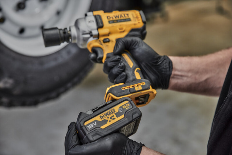 DEWALT Akumulatorowy klucz udarowy 18V XR 1/2" 812Nm / 1084Nm DEWALT Akumulatorowy klucz udarowy 18V XR 1/2" 812Nm / 1084Nm