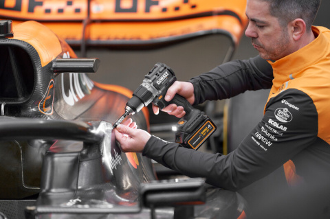 DEWALT Mclaren Wiertarko Wkrętarka z udarem 1x4 Ah DCD85MM1T-QW