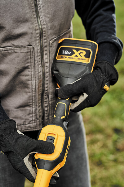 DeWALT Akumulatorowa podkaszarka do trawy 1x5 Ah DeWALT Akumulatorowa podkaszarka do trawy 1x5 Ah