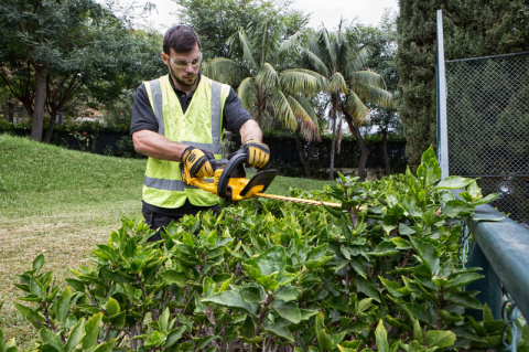 DeWALT Akumulatorowe nożyce do żywopłotu DeWALT Akumulatorowe nożyce do żywopłotu