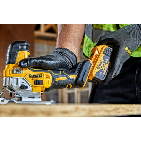 Bezprzewodowa wyrzynarka DEWALT DCS335NT-XJ
