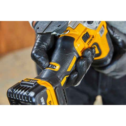 Bezprzewodowa wyrzynarka DEWALT DCS335NT-XJ
