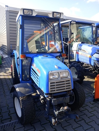 Ciągnik Iseki 3135A z Kabiną