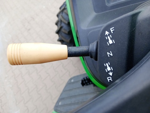 Ciągnik John Deere 4052M