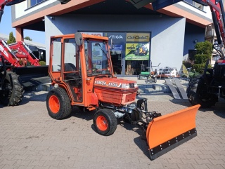 Ciągnik Kubota B1750 Z Kabiną oraz Pługiem