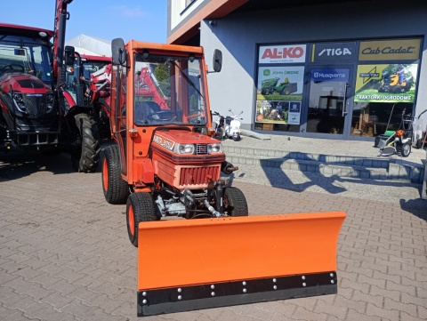 Ciągnik Kubota B1750 Z Kabiną oraz Pługiem