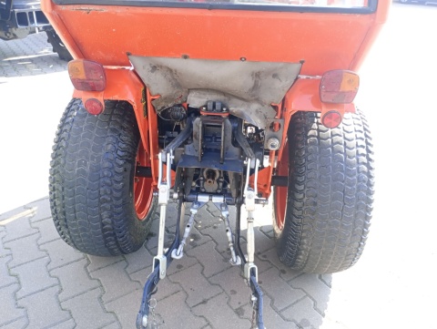 Ciągnik Kubota B1750 Z Kabiną oraz Pługiem