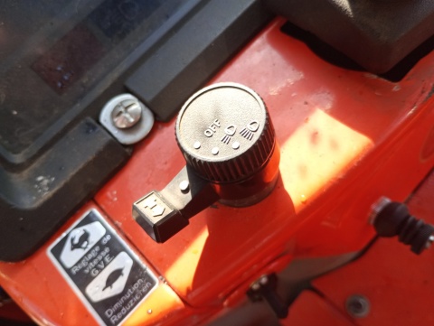 Ciągnik Kubota B1750 Z Kabiną oraz Pługiem