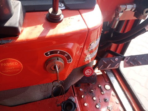 Ciągnik Kubota B1750 Z Kabiną oraz Pługiem