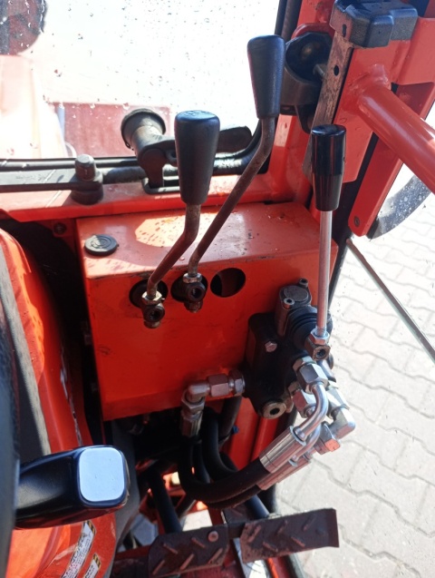Ciągnik Kubota B1750 Z Kabiną oraz Pługiem