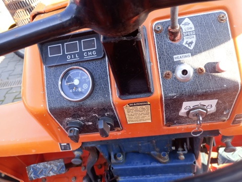 Ciągnik Kubota B7102