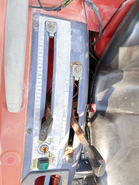 Ciągnik Mitsubishi MT 241 z ładowaczem