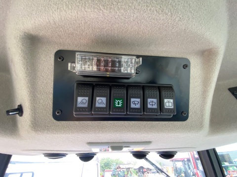 Ciągnik Rolniczy SOLIS S90 (90KM) + Zamiatarka Metal Technik 2 m, Zbiornik na wodę, szczotka boczna