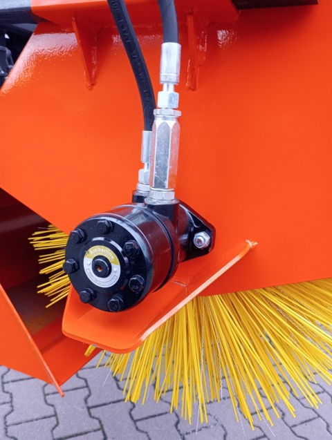 Ciągnik Rolniczy SOLIS S90 (90KM) + Zamiatarka Metal Technik 2 m, Zbiornik na wodę, szczotka boczna