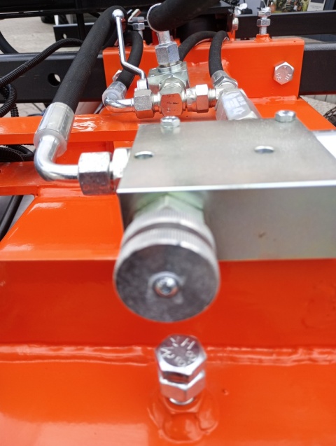 Ciągnik Rolniczy SOLIS S90 (90KM) + Zamiatarka Metal Technik 2 m, Zbiornik na wodę, szczotka boczna