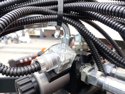 Ciągnik Rolniczy SOLIS S90 (90KM) + Zamiatarka Metal Technik 2 m, Zbiornik na wodę, szczotka boczna