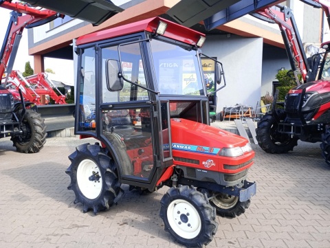 Ciągnik Yanmar Ke3 z Kabiną