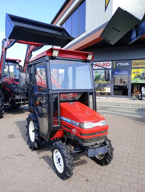 Ciągnik Yanmar Ke3 z Kabiną