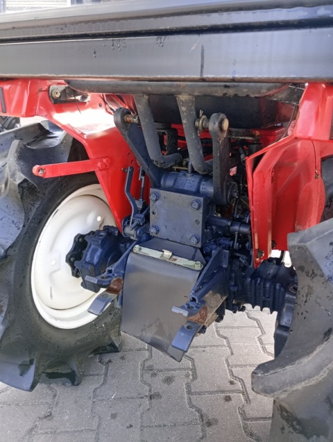 Ciągnik Yanmar Ke3 z Kabiną