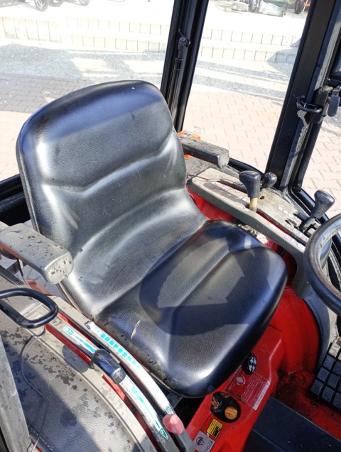 Ciągnik Yanmar Ke3 z Kabiną