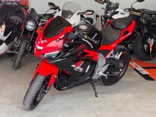 Motocykl Barton Blade-R