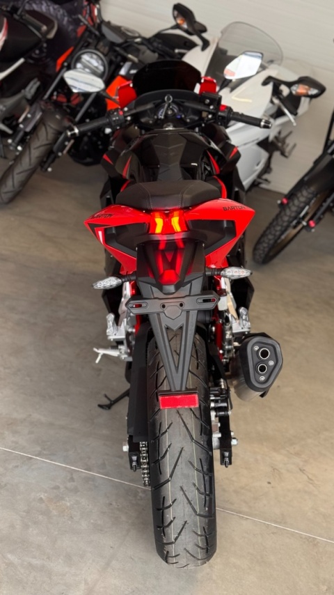 Motocykl Barton Blade-R
