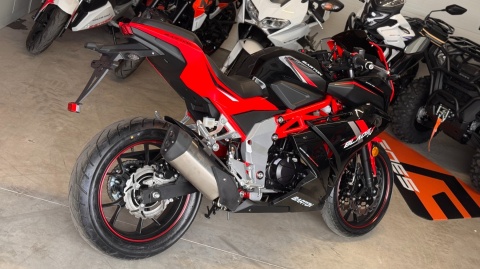 Motocykl Barton Blade-R