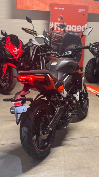 Motocykl Barton Naked 125