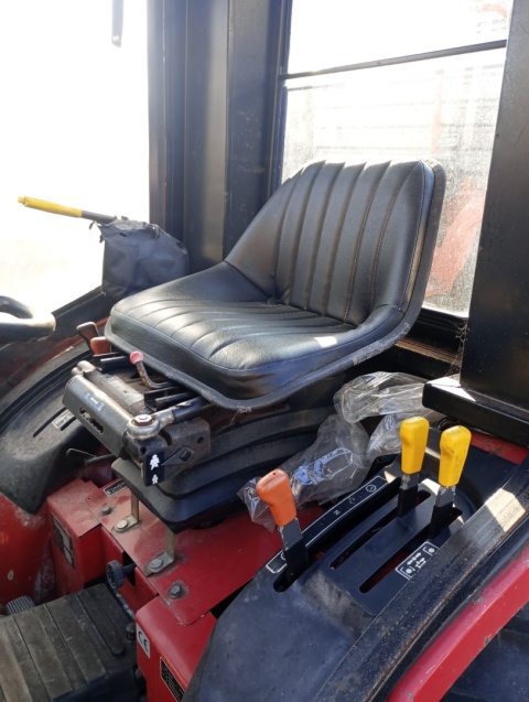 Ciągnik Shibaura ST342 z Kabiną