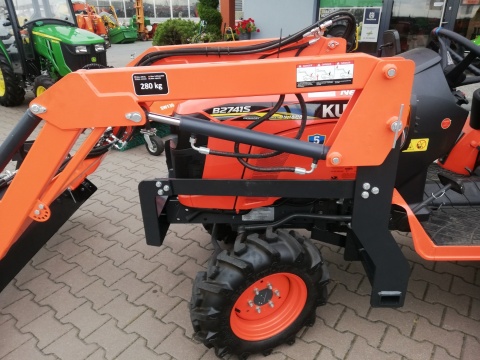 Traktor z ładowaczem Kubota B2741 - 27 KM