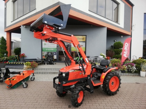 Traktor z ładowaczem Kubota B2741 - 27 KM