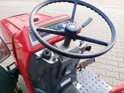 Ciągnik Massey Fergusson 1205