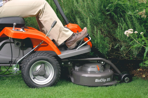Traktor ogrodowy Husqvarna R 216T AWD