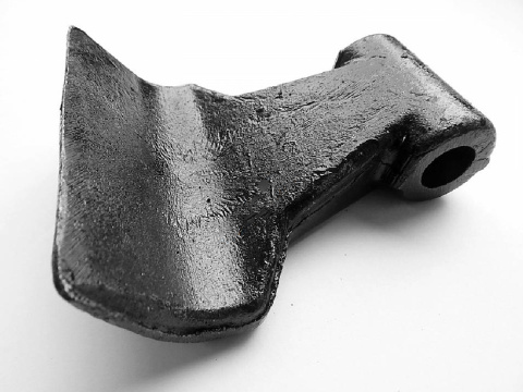 Młotek do kosiarki bijakowej fi 12mm - 400 g Młotek do kosiarki bijakowej fi 12mm - 400 g