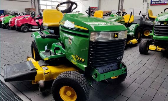 John Deere LX 279 / 122 cm / Kawasaki 17 HP